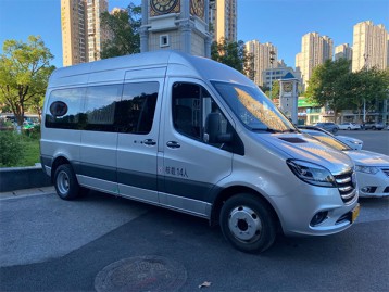 中巴车